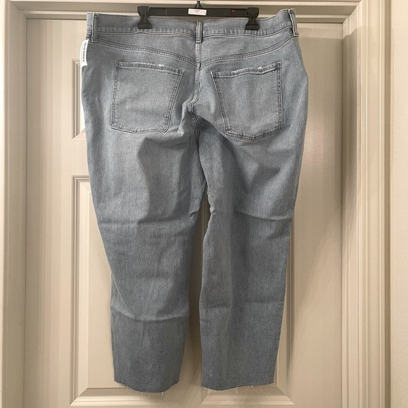 ⭐️HP⭐️ Old Navy Mid-Rise Boyfriend Straight Ripped Jeans LR.9 - Picture 4 of 5